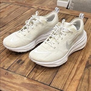 Nike Men's White Invincible 3s